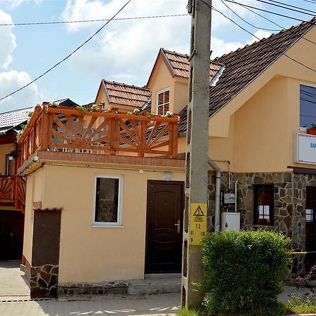Tornácos Vendégház Vlahita Esterno foto