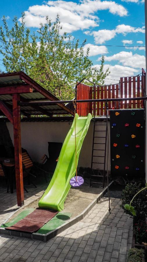 Tornácos Vendégház Vlahita Esterno foto