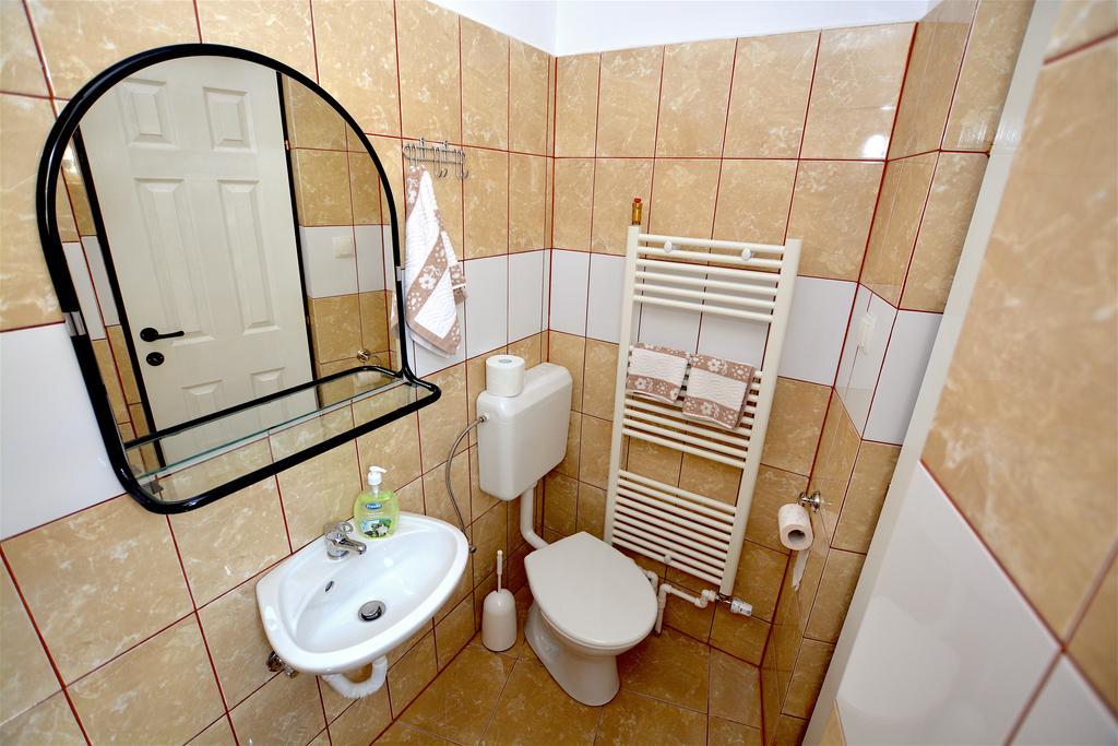 Tornácos Vendégház Vlahita Esterno foto